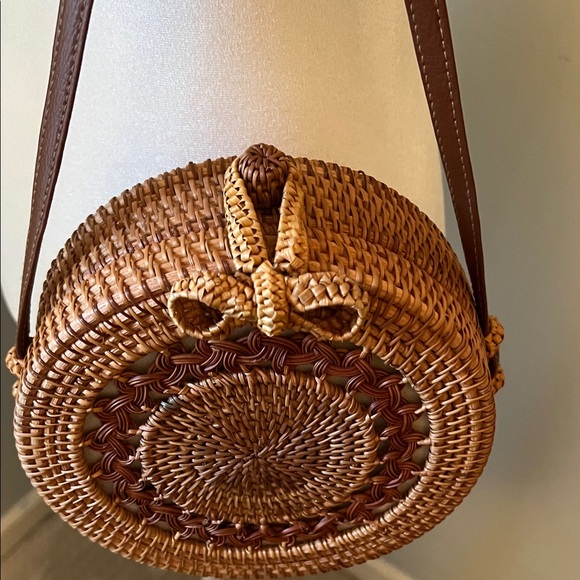 Lulus Braided Rattan Crossbody Bag - Picture 6 of 12